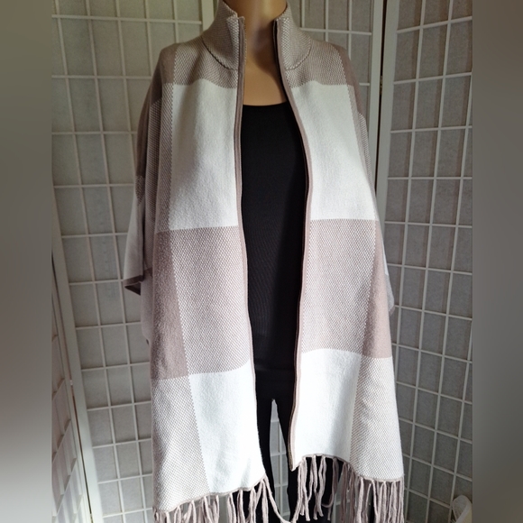 Christian Siriano Fringed Poncho Sweater, Woman's S/M - Picture 7 of 13